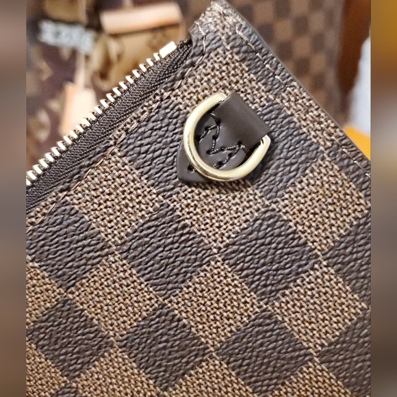 Neverfull PM in Cherry Interior(Nov 2022 Microchip) - Picture 11 of 16